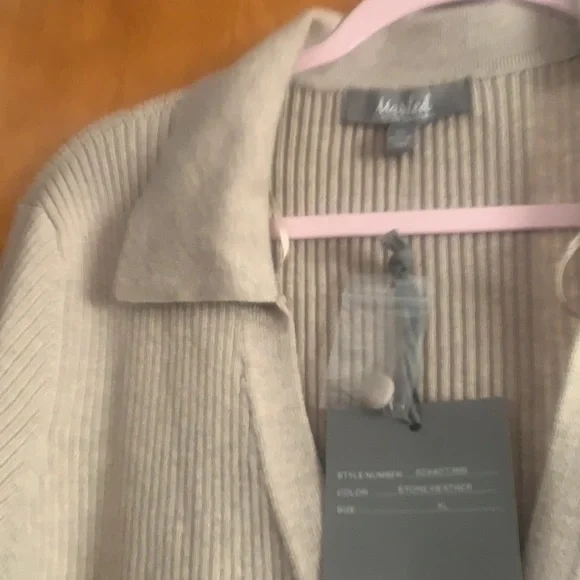 Sweater - Picture 5 of 6